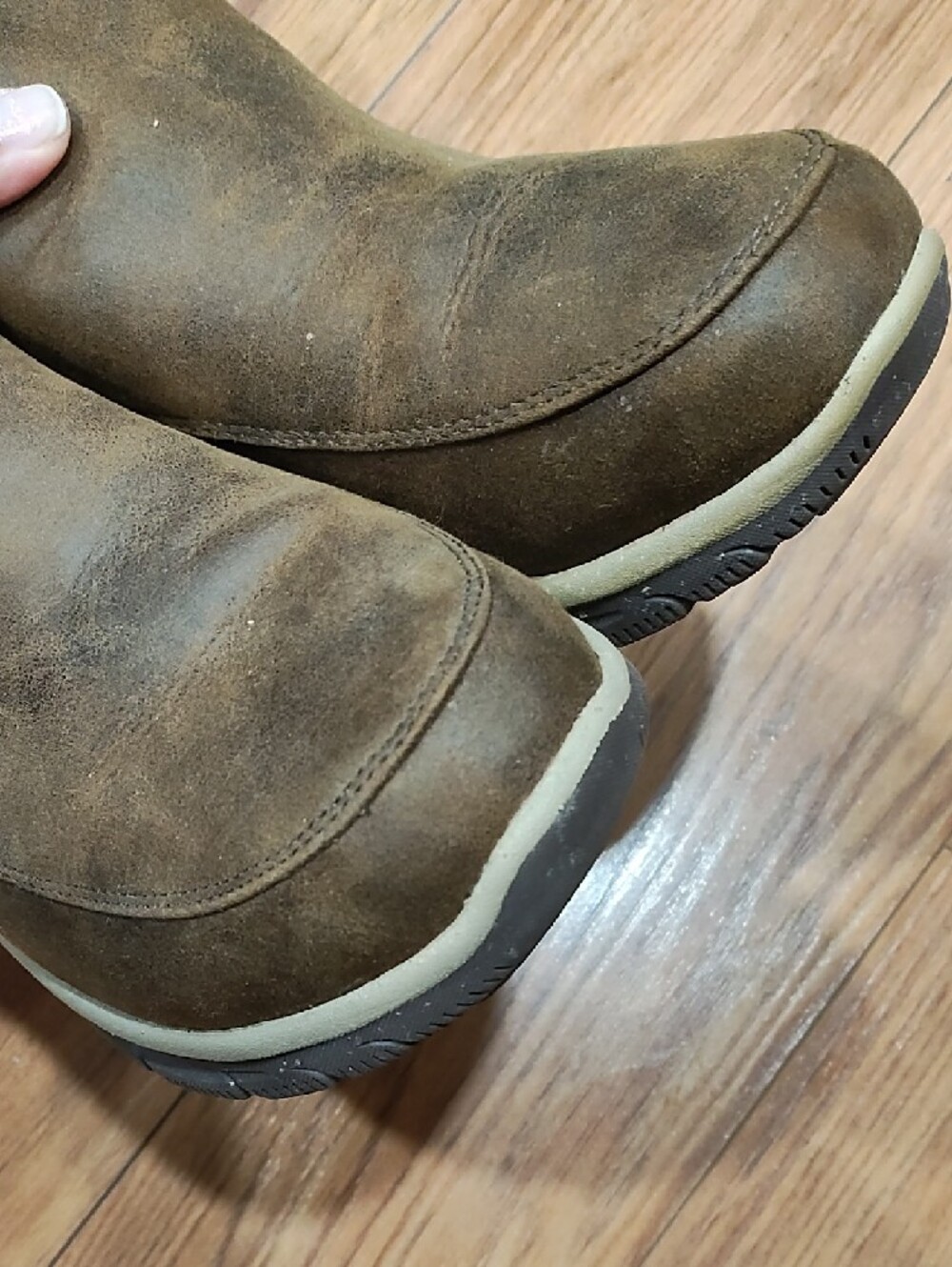 Skechers Women’s Brown Suede Sherpa-Lined Slip-On Boots - Picture 3 of 8